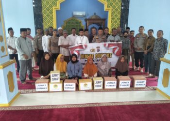 Polresta Pekanbaru Gelar Jum’at Curhat dan Serahkan Paket Sembako