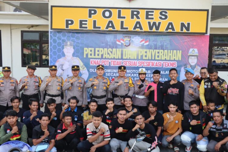 Satlantas Polres Pelalawan Deklarasi Tertib Lalu lintas Dengan Komunitas Motor