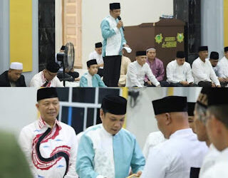 Pj Walikota Pekanbaru Muflihun, dan Sekdako Safari Ramadhan Ke-6 di Mesjid Al-Mukmin, jalan Uka, Kelurahan Air Putih, Kecamatan Tuah Madani Pekanbaru