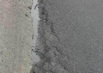 Pengerjaan Patching Jalan Nasional Kandis – Duri Setengah Hati