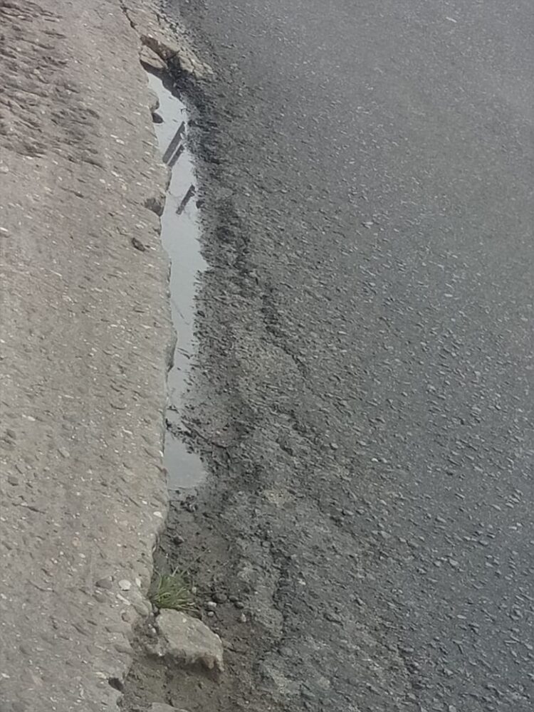 Pengerjaan Patching Jalan Nasional Kandis – Duri Setengah Hati