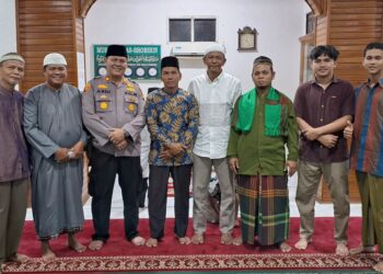 Kapolsek Siak Hulu AKP Asdisyah Mursyid SH  Laksanakan Terawih Keliling