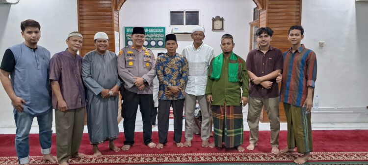 Kapolsek Siak Hulu AKP Asdisyah Mursyid SH Laksanakan Terawih Keliling