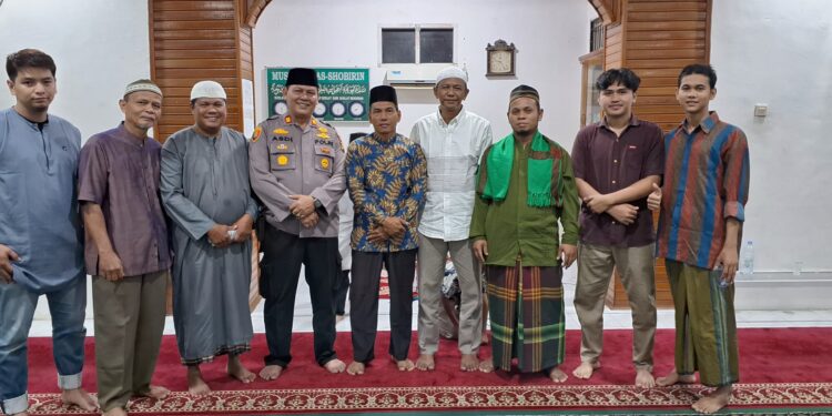 Kapolsek Siak Hulu AKP Asdisyah Mursyid SH  Laksanakan Terawih Keliling