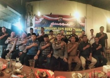 Kapolsek Kandis Jalin Silaturahmi dan Buka Puasa Bersama Awak Media