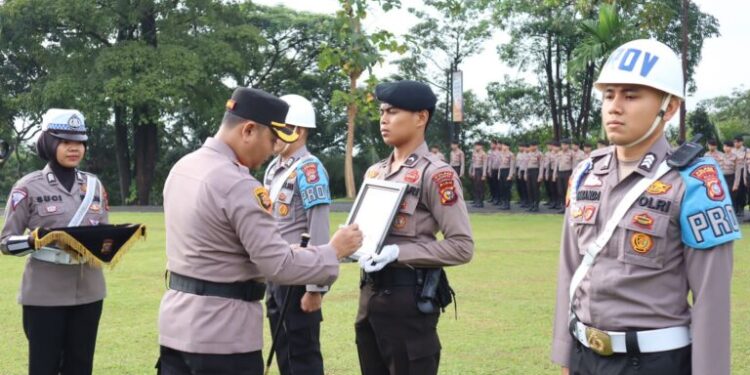 Kapolres Kuansing Pimpin Upacara PTDH dan Pecat Seorang Personel, Ini Pasalnya..!