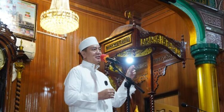 Kapolda Riau Safari Subuh Ramadhan di Mesjid Paripurna Al- Muhsinin Pekanbaru