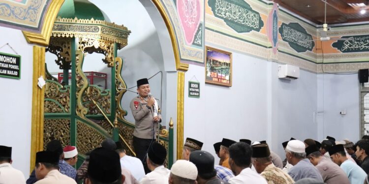 Kapolres Pelalawan Rutin Lakukan Sholat Tarawih Keliling  