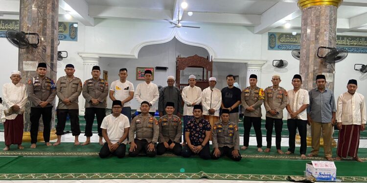Waka Polres Kampar Gelar Sholat Tarawih Keliling Di Mesjid Al Kiram   