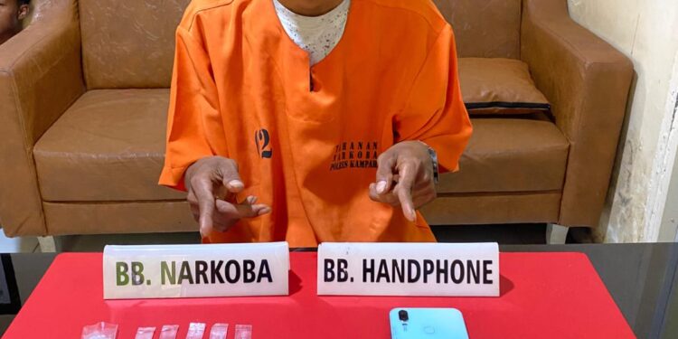 Warga Desa Padang Mutung dan 5 Paket Narkoba Berhasil Diamankan Satnarkoba