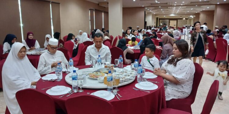 Polsek Senapelan Gelar Acara Buka Puasa Bersama Anak Yatim Di Hotel Puraya
