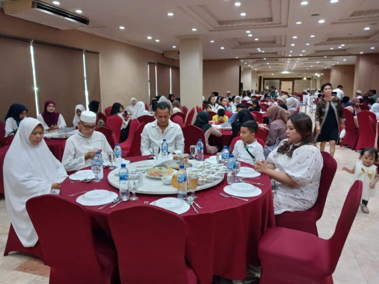 Polsek Senapelan Gelar Acara Buka Puasa Bersama Anak Yatim Di Hotel Puraya