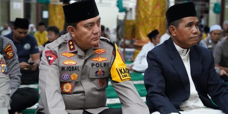 Kapolda Riau Saat Safari Ramadhan di Masjid Muthmainnah