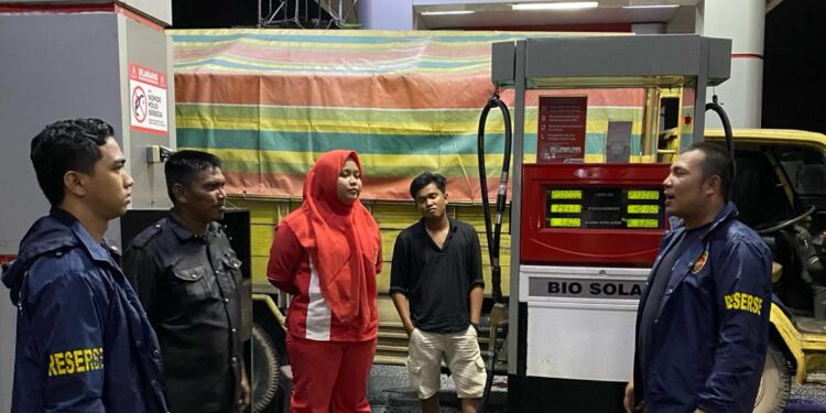 Satreskrim Polres Pelalawan Lakukan Pengecekan Ketersediaan BBM Di SPBU