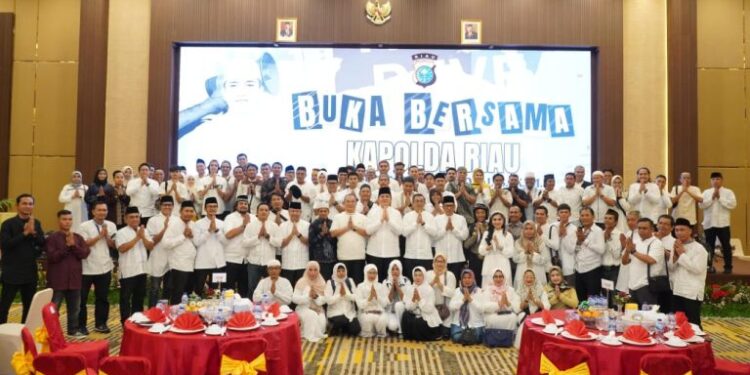Buka Bersama Kapolda Riau Irjen Pol, H, Mohammad Iqbal, S.I.K., M.H Bersama Wartawan Mitra Polda Riau di Hotel Grent Ellite Pekanbaru