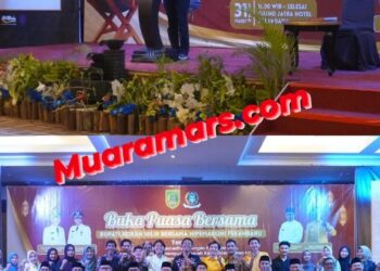Bupati Rohil Afrizal Sintong, Jajaran OPD dan Mahasiswa Rohil (Hipemarohi) Buka Bersama