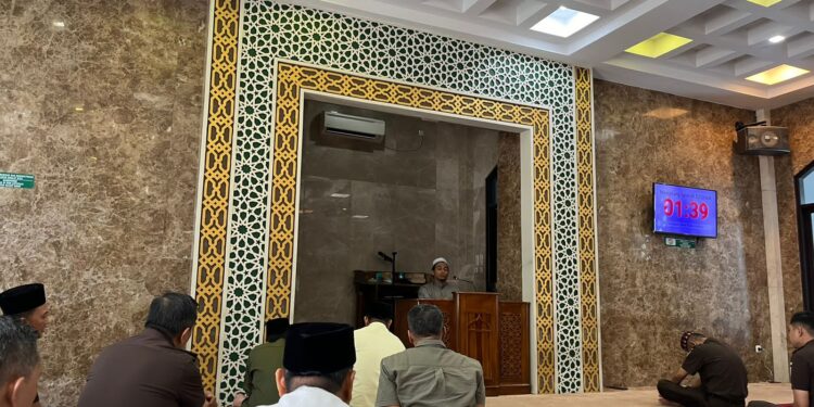 Tausiyah Qobla Dzuhur Disampaikan Ustad Syeikh Maulana Husen