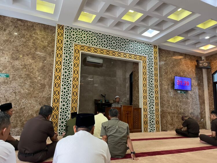 Tausiyah Qobla Dzuhur Disampaikan Ustad Syeikh Maulana Husen
