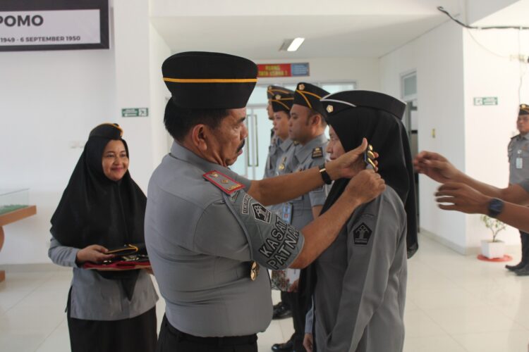 Kalapas Narkotika Kelas IIB Rumbai Gelar Upacara Naik Pangkat Pegawai (PNS)