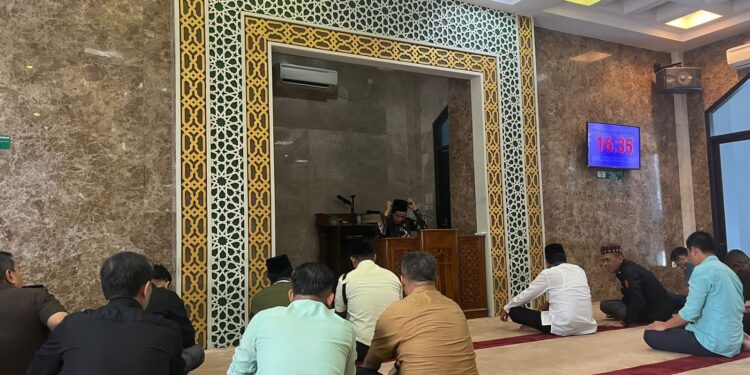 Tausiyah Qobla Dzuhur yang Disampaikan Ustad DR H MAGHFIRAH, MA
