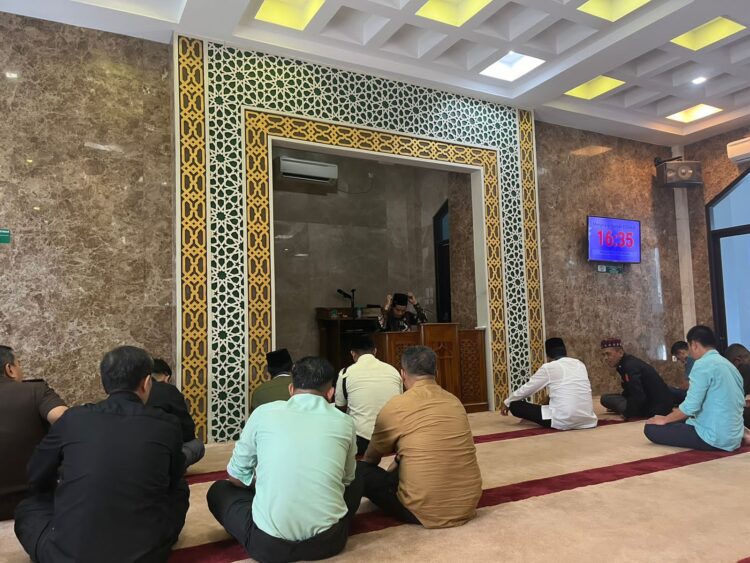 Tausiyah Qobla Dzuhur yang Disampaikan Ustad DR H MAGHFIRAH, MA