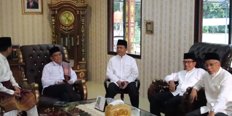 Kajati Riau Hadiri Buka Puasa Bersama Lembaga Adat Melayu (LAM) Riau
