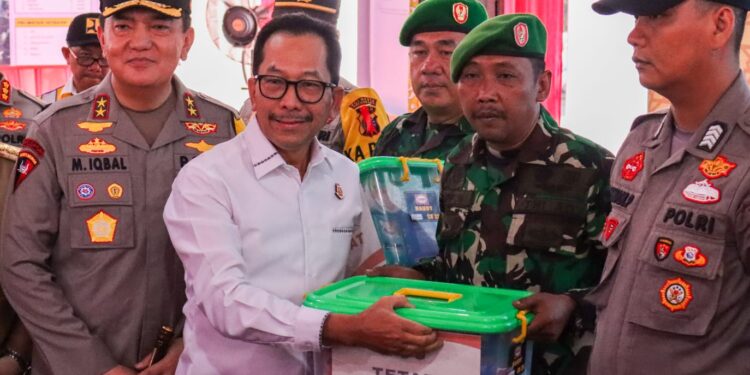 Kejati Riau Bersama FKPD Melakukan Peninjauan POS Mudik Lebaran Tahun 2024
