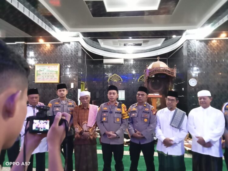 Himbauan Mudik Waka Polres Kampar, Saat Gelar Sholat Tarawih Keliling di Masjid Ar Rahman.