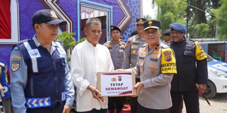Wakapolda Riau dan Rombongan Tinjau Pos Pam OPS Ketupat KLK 2024 di Perbatasan Riau Sumut
