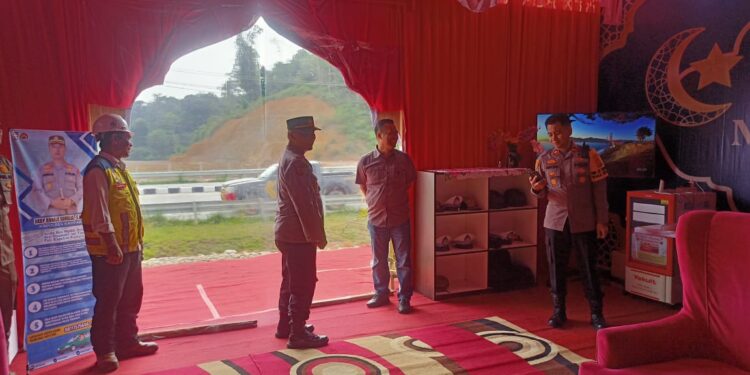 Waka Polres Kampar Kunjungi Pos Pam Pintu Tol XIII Koto Kampar