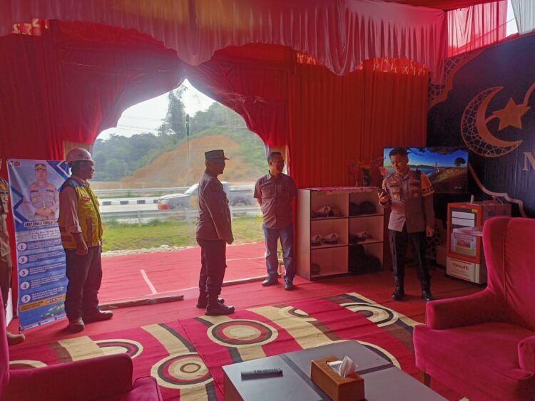 Waka Polres Kampar Kunjungi Pos Pam Pintu Tol XIII Koto Kampar
