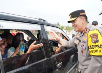 Jendra Bintang Dua, Turun Langsung Atur Lalu Lintas Arus Mudik di Tol Sungai Pinang Kampar