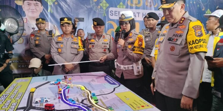 Kasat Lantas Polres Kampar AKP Viola Paparkan Keadaan Lalu Lintas Jalur Lintas Barat, Dihadapan Kapolda Riau