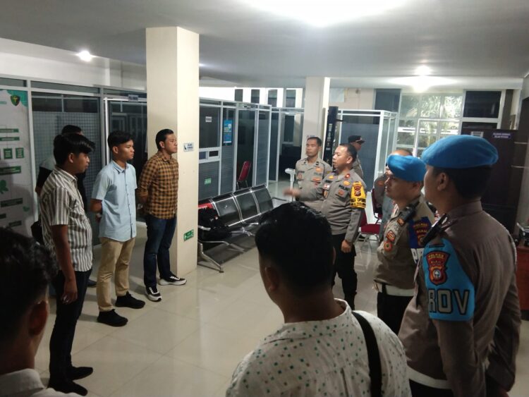 Kapolres Kuansing AKBP Pangucap Priyo Soegito, S.I.K.,M Periksa Urine Semua Anggota Sat Resnarkoba