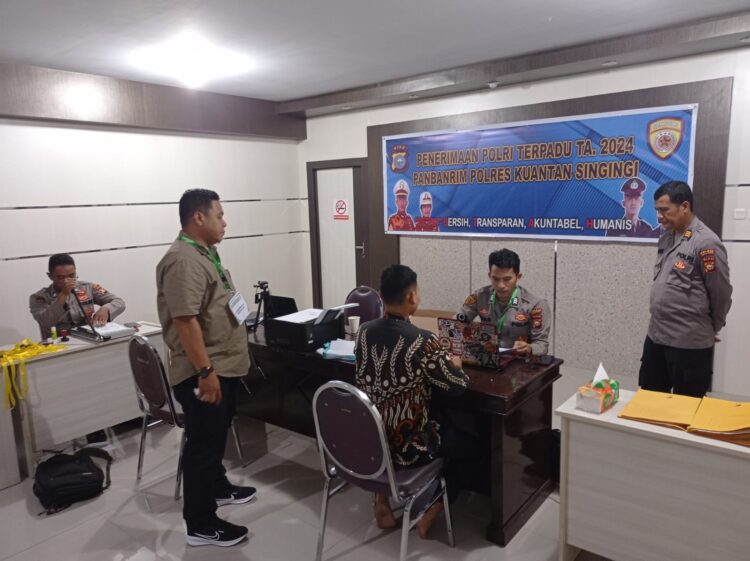 Proses Verifikasi Pendaftaran Online Anggota Polri di Polres Kuansing di Buka