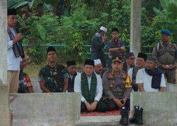 Didampingi Kapolres Kampar, Pj Butapi Kampar Lepas Ziarah Kubur