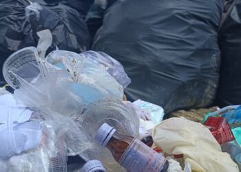 Limbah Medis Berserakan di Area Rumah Sakit Perawang Kabupaten Siak