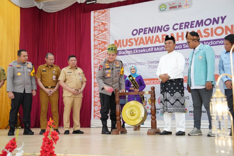 Kapolda Riau dan Waka Polda Hadiri Munas BEM SI Ke-XVII