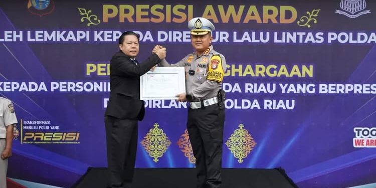 Dirlantas Polda Riau KBP Taufiq Lukman Nurhidayat, SIK,. MH Raih Presisi Award Dari LEMKAPI
