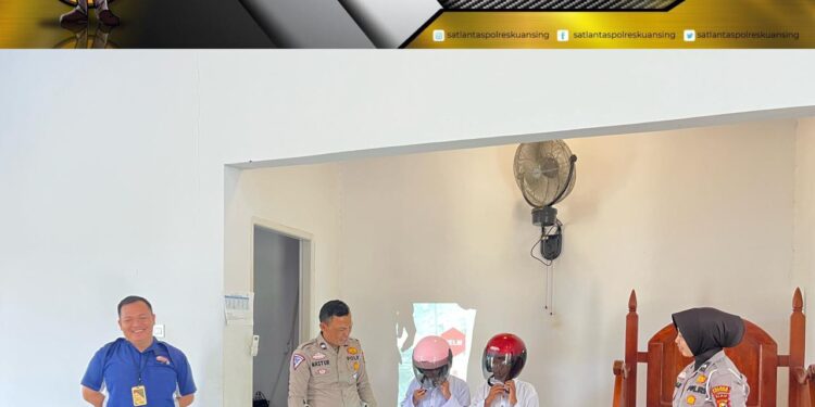 Sat Lantas Polres Kuansing Bersama ISDC Gelar Police Go To School di Pondok Pesantren Al-Tsuraya