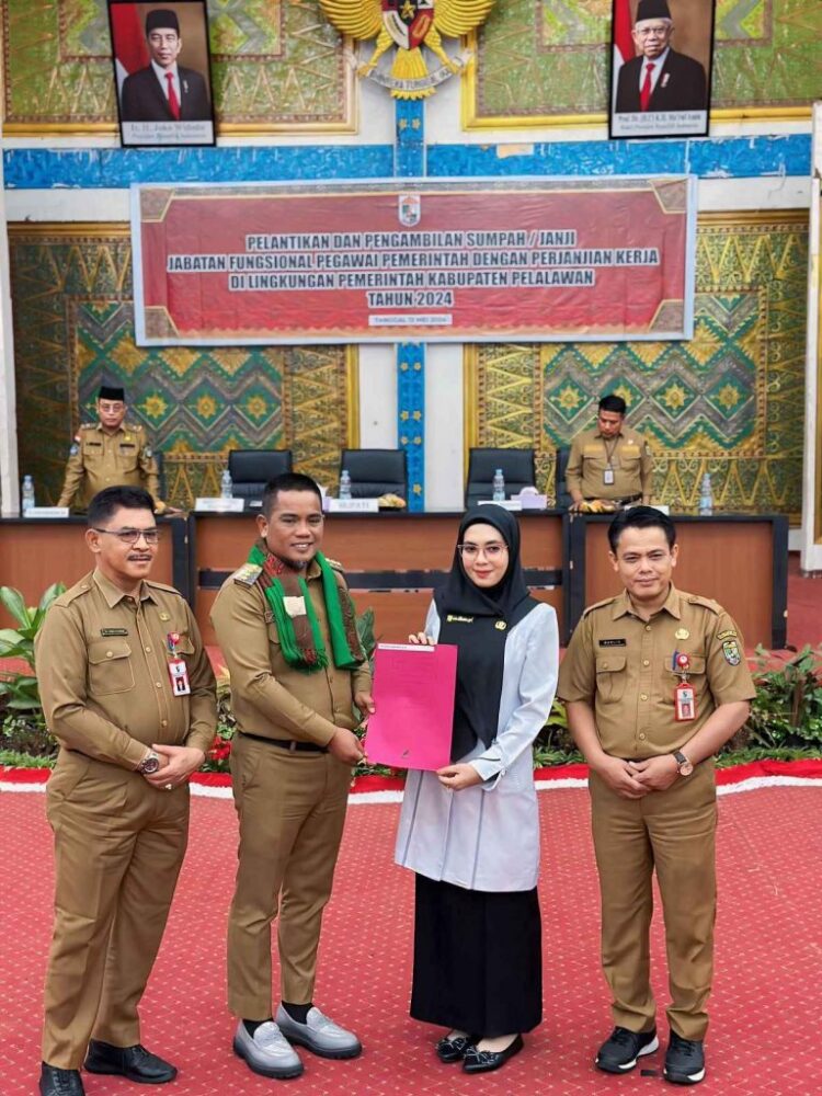 Bupati Pelalawan H Zukri Lantik 280 PPPK Tenaga Guru dan Kesehatan