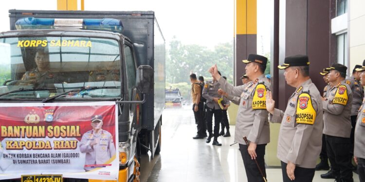 Peduli Bencana di Sumbar, Polda Riau Kirimkan Bantuan Logistik