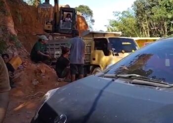 Aktifitas Tanah Puru Di Jalan Lintas Timur Diduga Kuat Ilegal Dan Dibekingi Oknum APH.