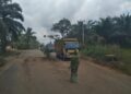 Jalan lintas Rohul Sumut Amputasi, dan di Tanggulangi Pot Bunga