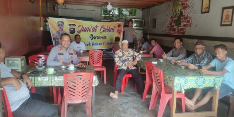 Personil Polsek Rokan IV Koto Giat Jumat Curhat Bersama Masyarakat