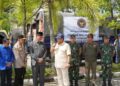 Pangdam I/BB Dampingi Menhan Prabowo Subianto Serahkan Bantuan Korban Bencana Sumbar
