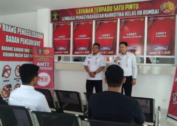 Wujudkan WBK, Lapas Narkotika Rumbai Sosialisasi Kepada Pengunjung dan Masyarakat
