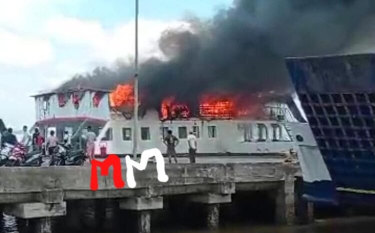 Kapal Penyebrangan Roll On-Roll Off (Roro) Bengkalis Terbakar