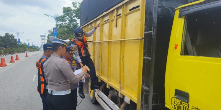 Sat Lantas Polres Siak dan Dishub Kabupaten Siak gelar Ramp Check Kendaraan Angkutan Umum.