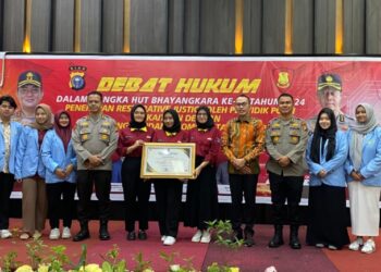 Universitas Riau Sabet Juara Lomba Debat Hukum Restorative Justice di HUT Bhayangkara ke-78